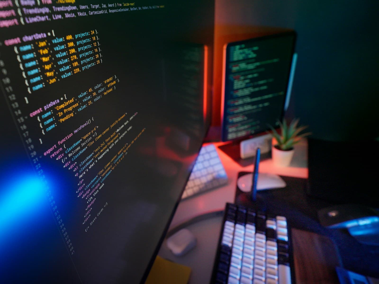 Code TypeScript affiché sur plusieurs écrans